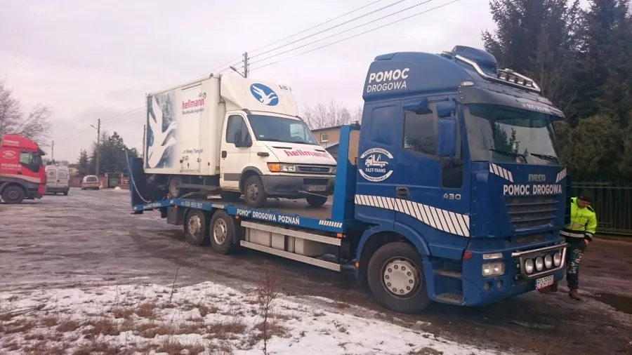 Ciężarówka Holowniki z dostawcą.