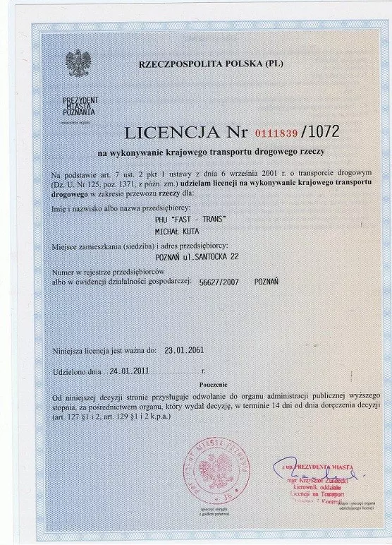 Dokumenty przedstawiające nazwę firmy w Polsce.
