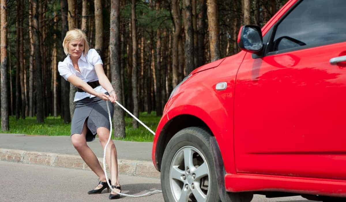 Jak prawidłowo oznakować holowane auto?